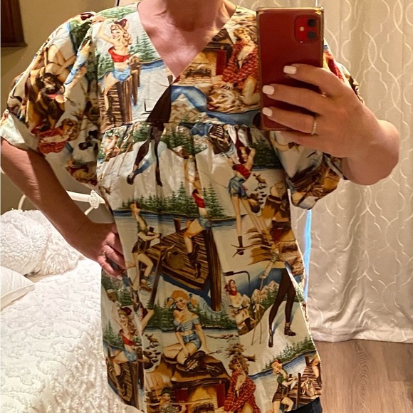 Women’s Alexander Henry Vintage Novelty Pin Up Girls The Great Outdoors Top M/L - Picture 15 of 15